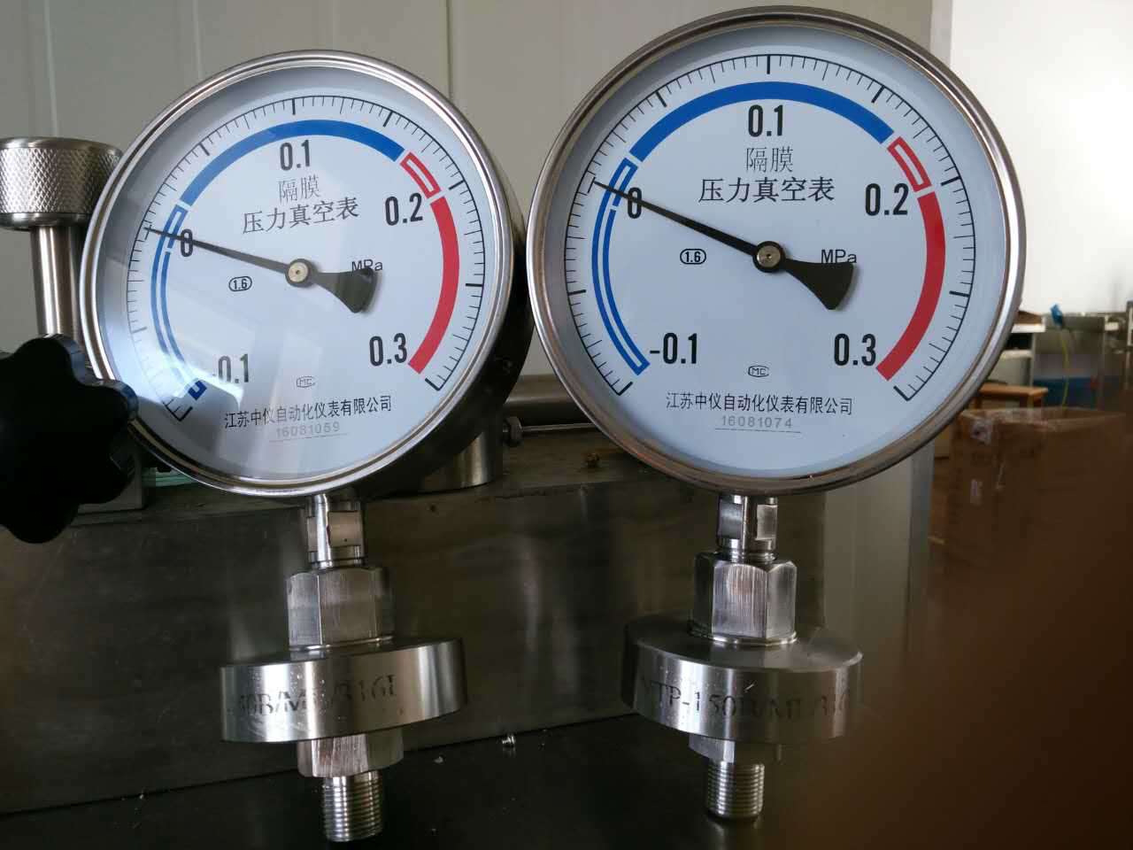 膜(mó)片壓力表選擇(ze)時要注意什麽(me)